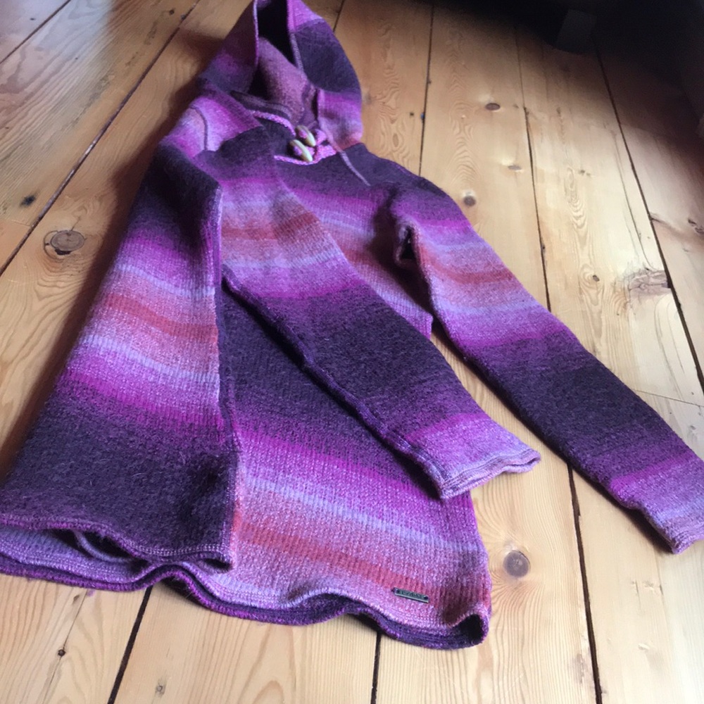 Hooded long Prana sweater